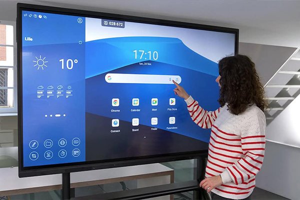 Customer using everyday apps on the interactive display home screen